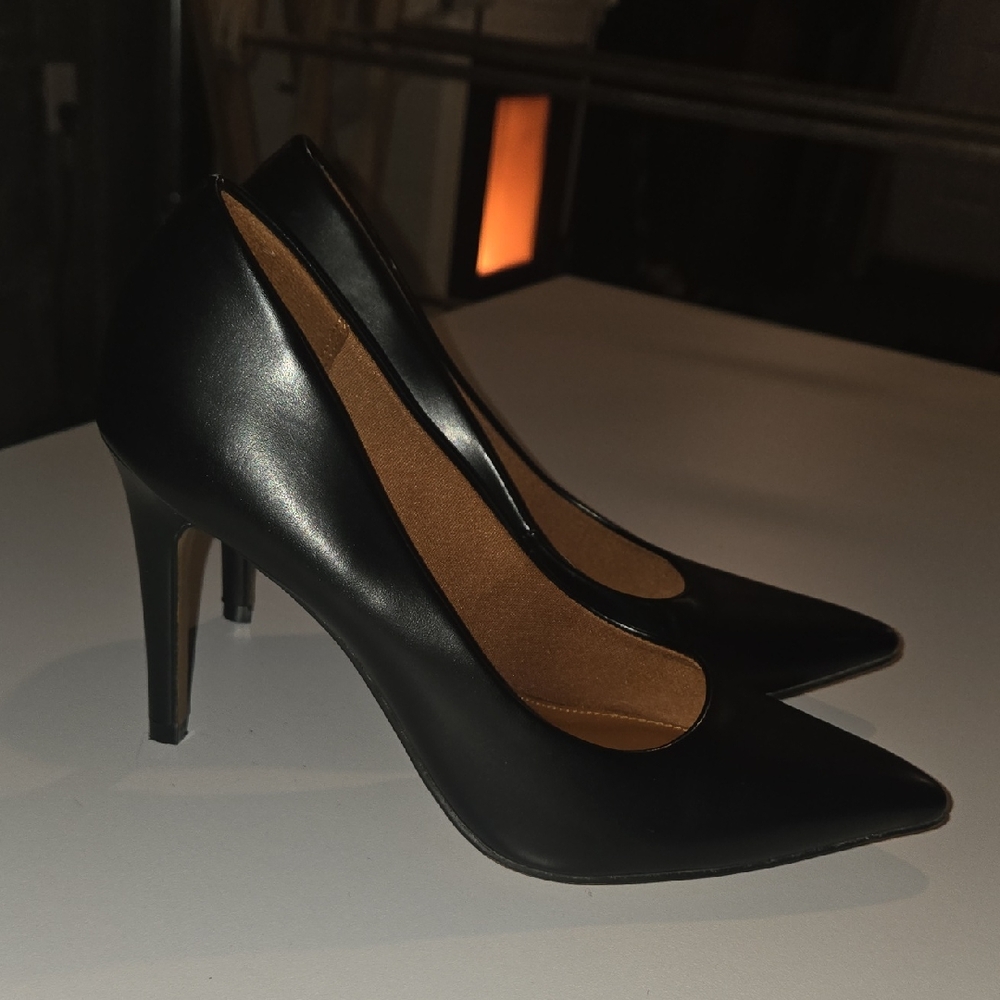 Christian Siriano Black Pointed Heels